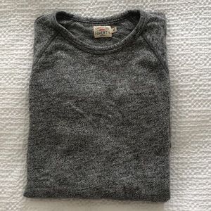 Faherty Raglan Sweatshirt. Heather great. Fits slim/smaller so would fit Small.